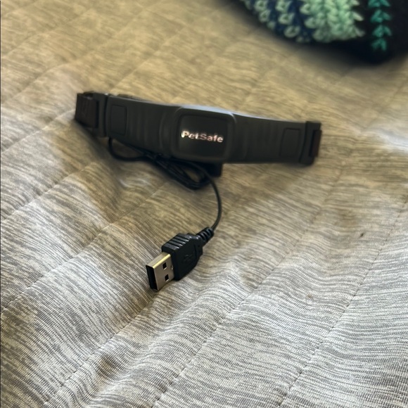 PetSafe Black Collar with USB Charging Cable